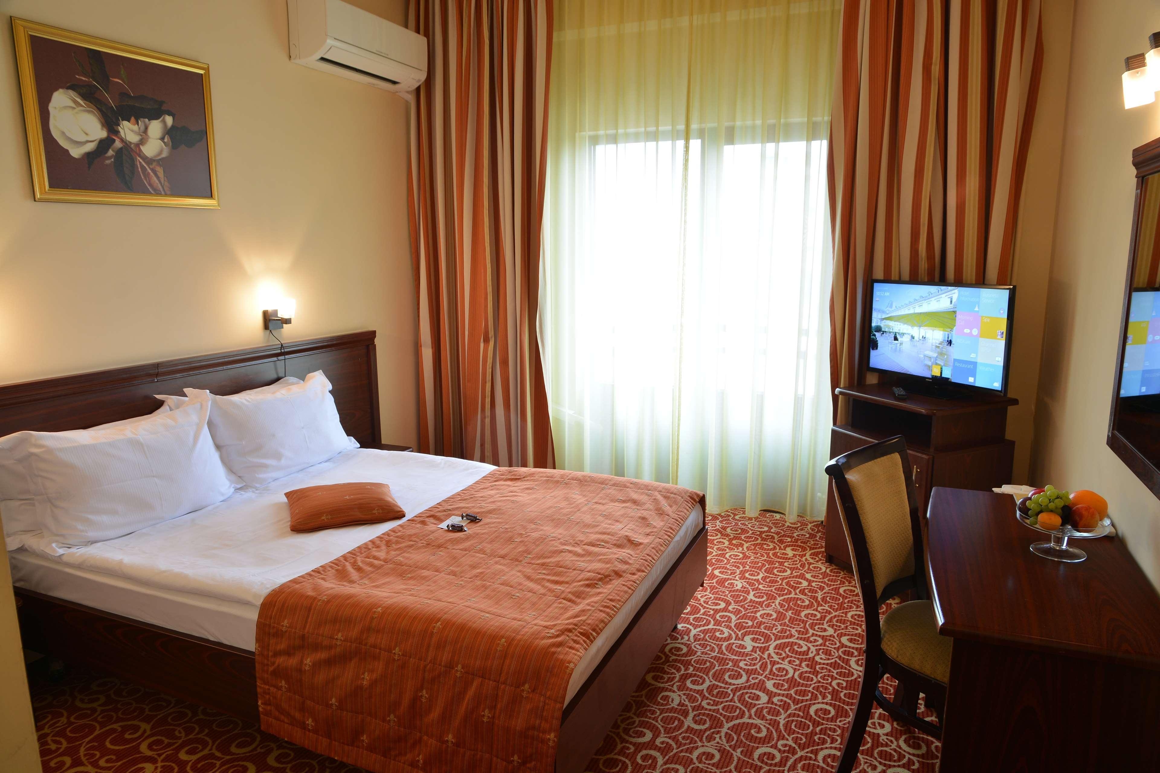 Hotel Central Ploieşti Exteriér fotografie