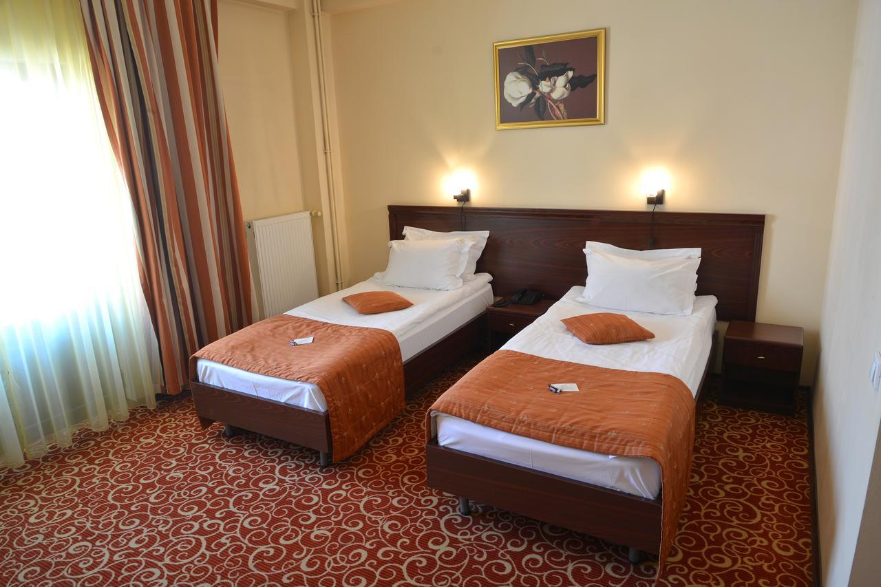Hotel Central Ploieşti Exteriér fotografie